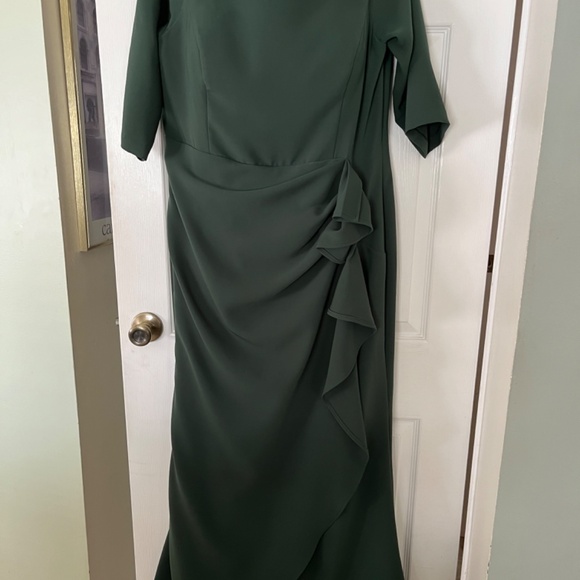 NEVER WORN - JOVANI 00446 OFF SHOULDER DRESS - Picture 11 of 11